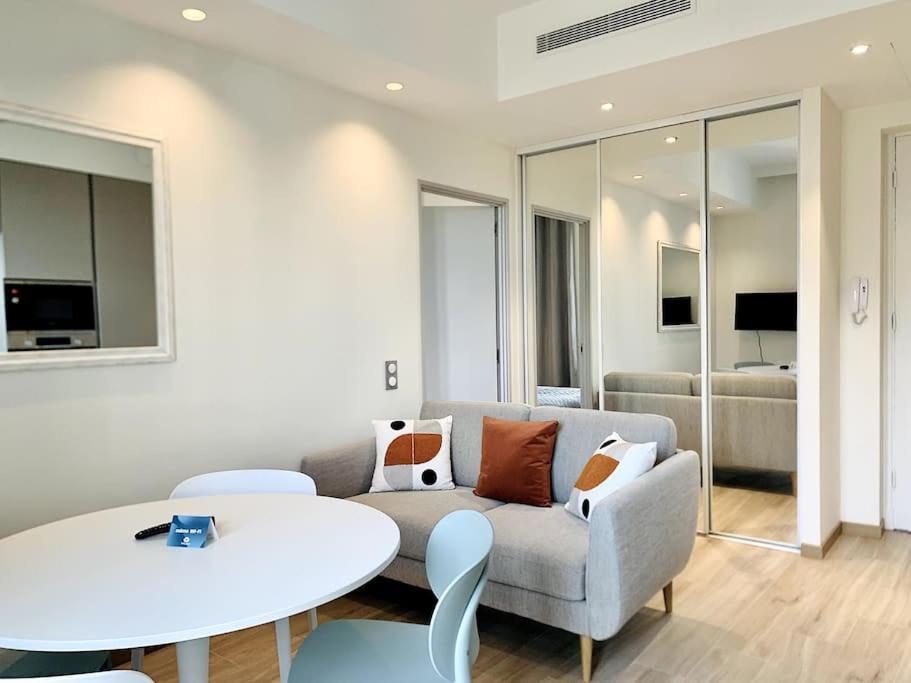 Bright, Newly Renovated * Nizza