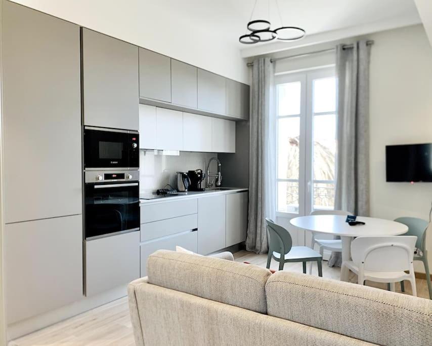Bright, Newly Renovated Nizza