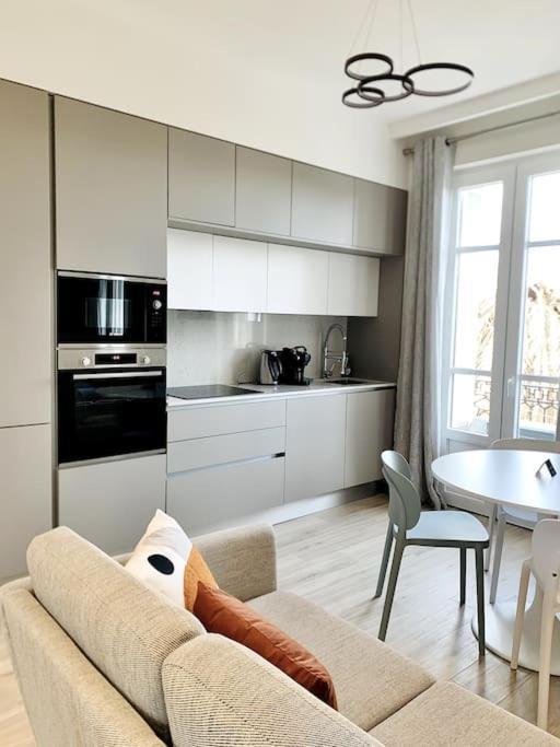 Bright, Newly Renovated Apartment *