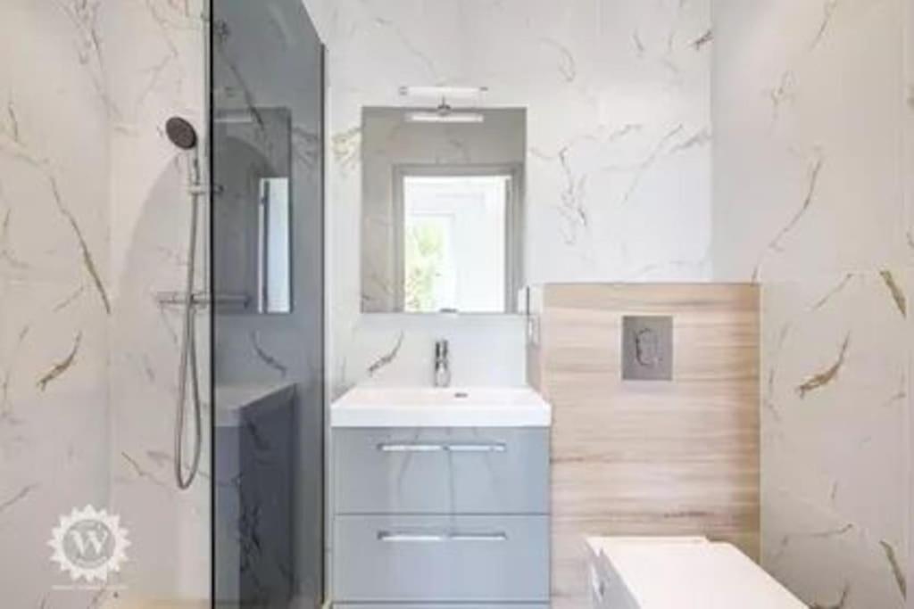 Bright, Newly Renovated * Nizza