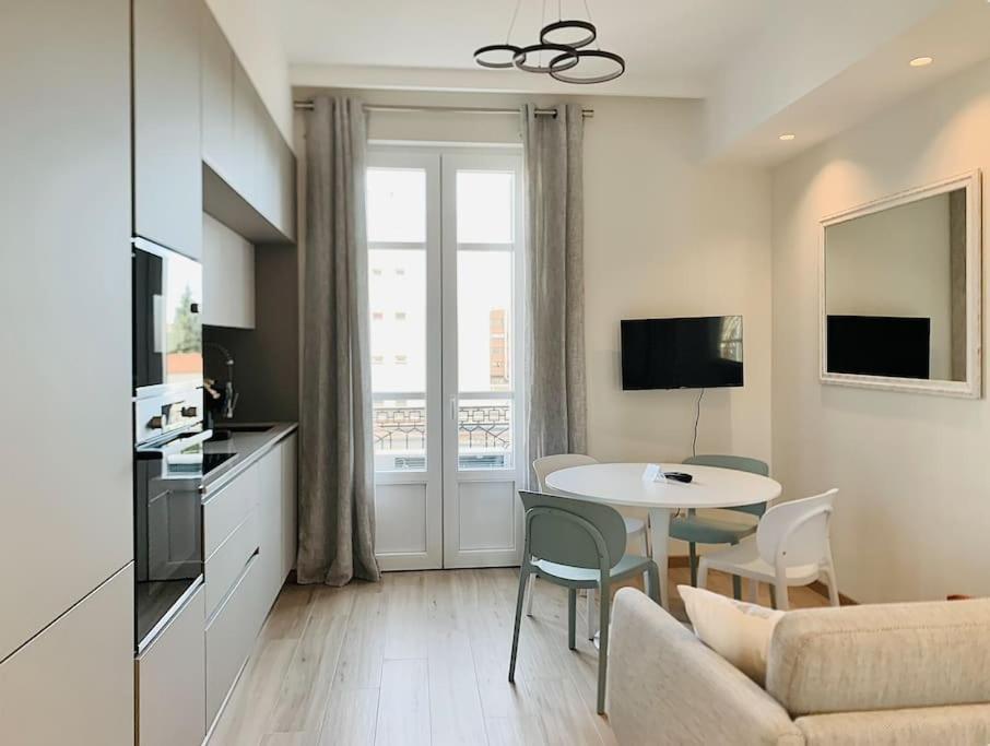 Bright, Newly Renovated Appartamento *