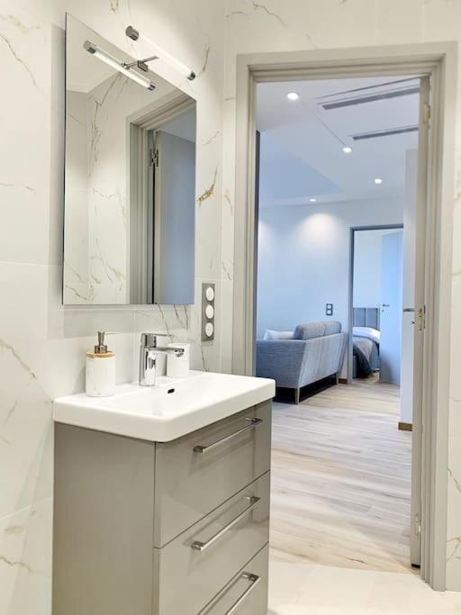 Bright, Newly Renovated * Nizza