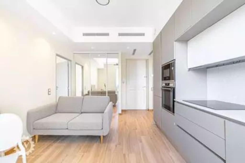 Bright, Newly Renovated Appartamento Nizza